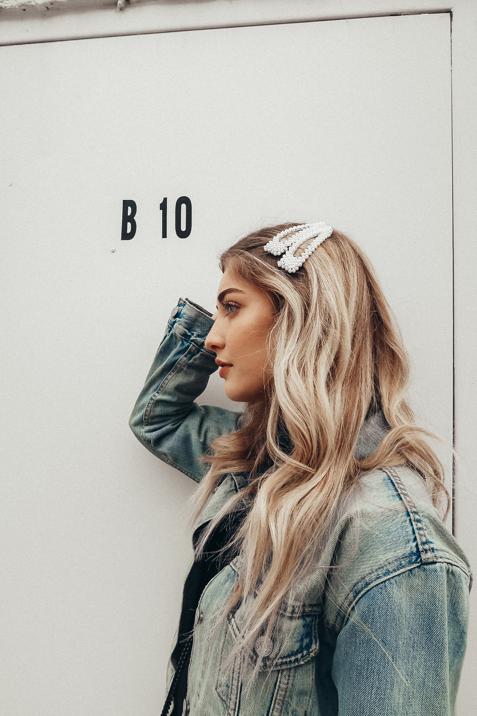 Styling Basics + Hair Clips To Try This Spring - The Blonde in Pink